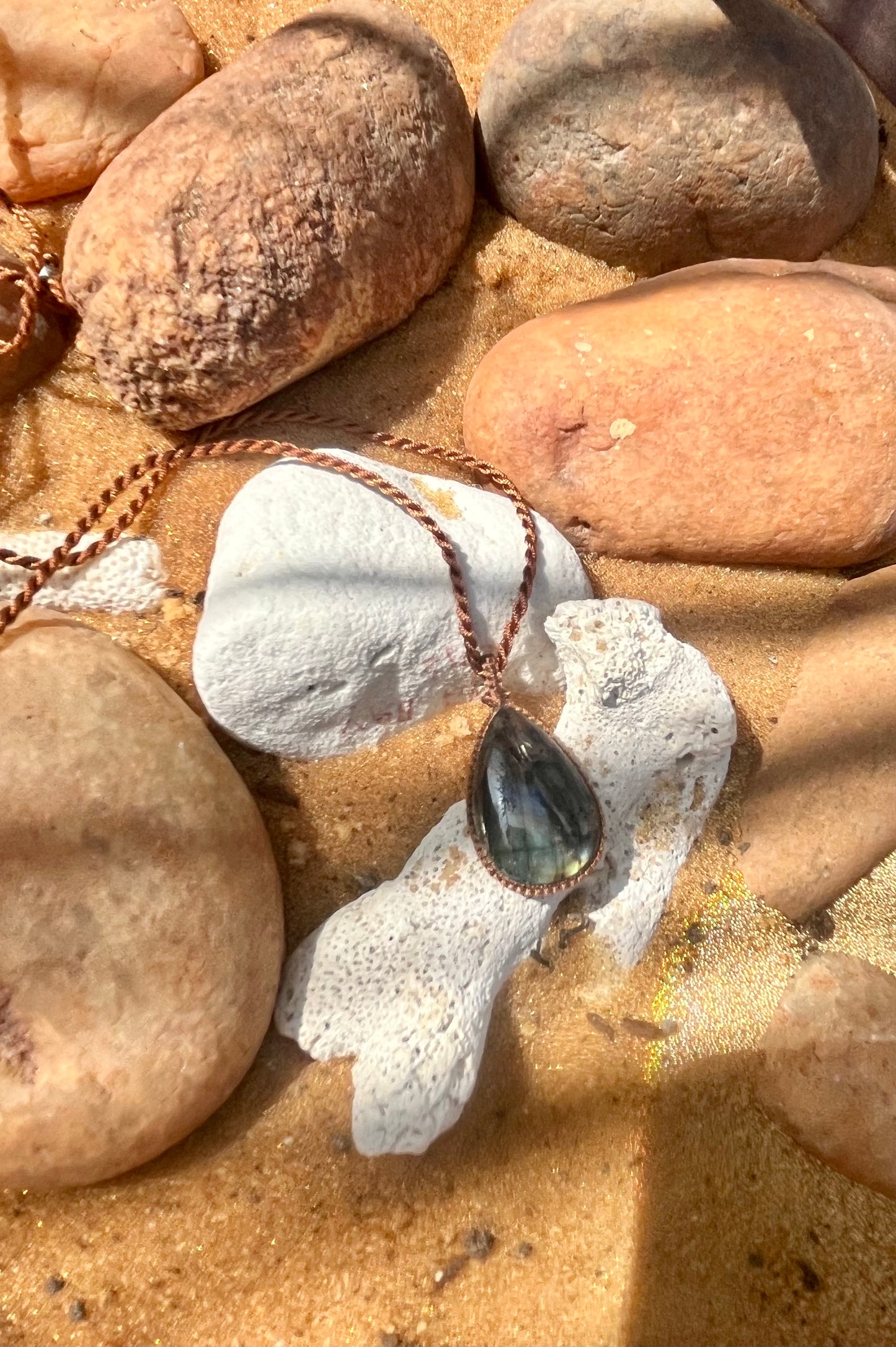Labradorite peacock green/blue Pendant - With adjustable macrame cord