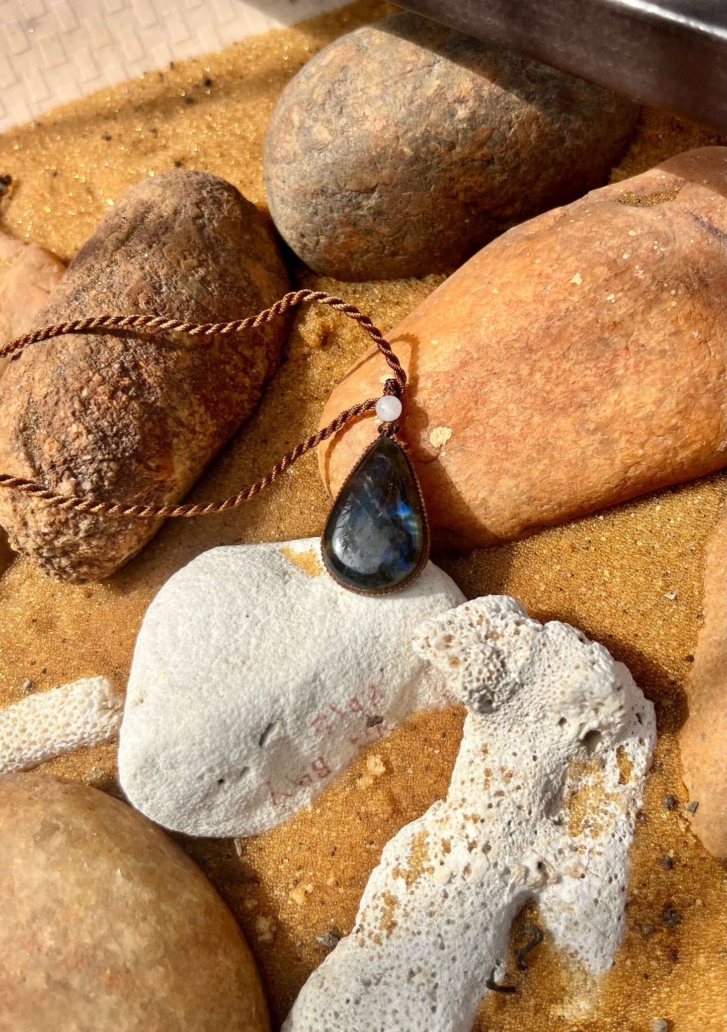 Labradorite peacock green/blue Pendant - With adjustable macrame cord