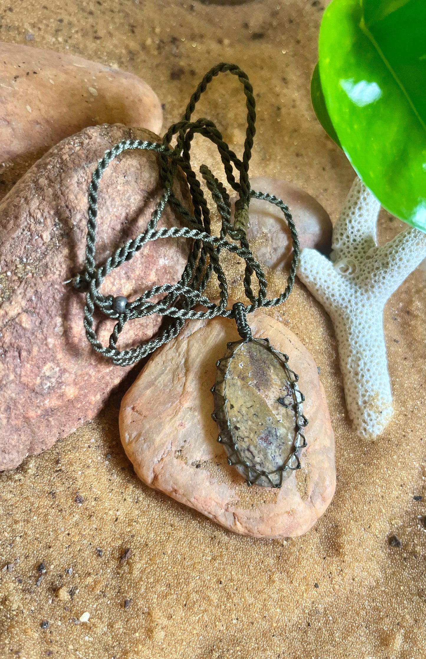 PICTURE JASPER	Earthy/Art Pendant - With adjustable macrame cord