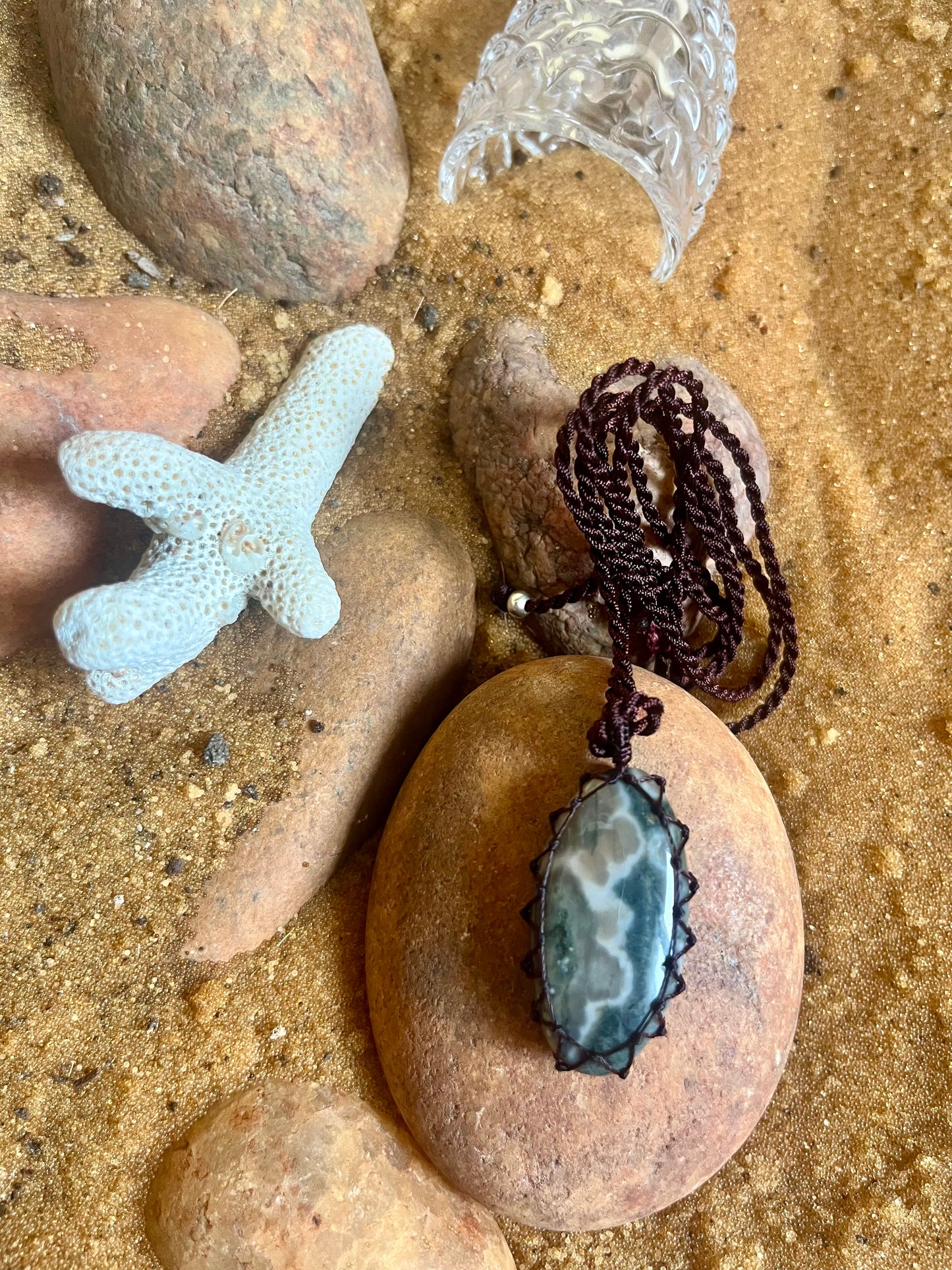 Mixed green-beige-earthy Moss AGATE Pendant - With adjustable macrame cord